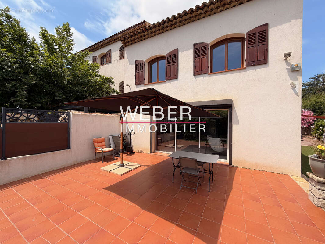 Maison à LE CASTELLET
