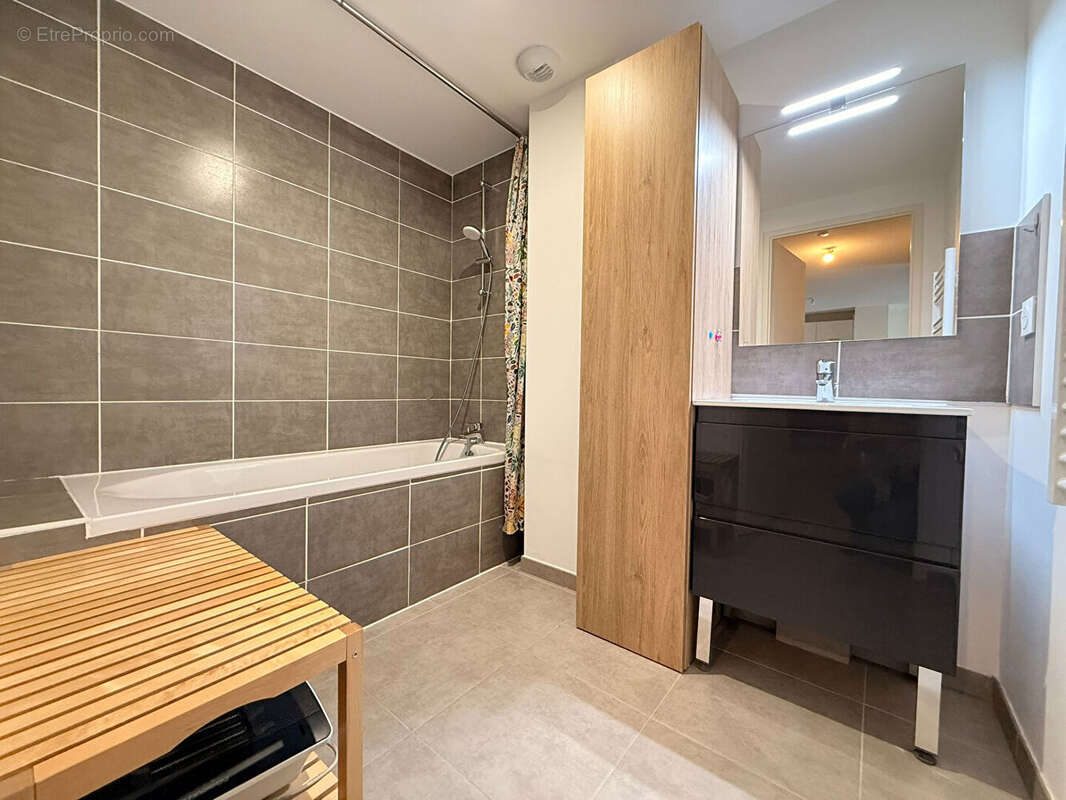 Appartement à CARROS