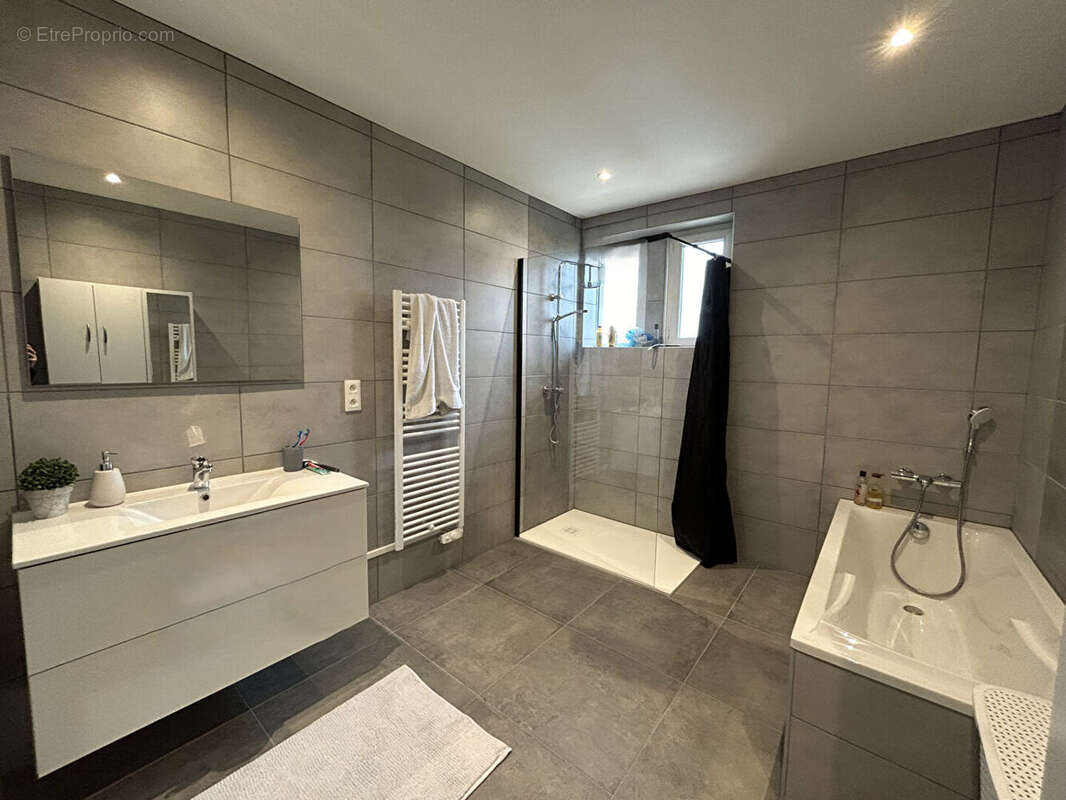 Appartement à ATTIGNAT