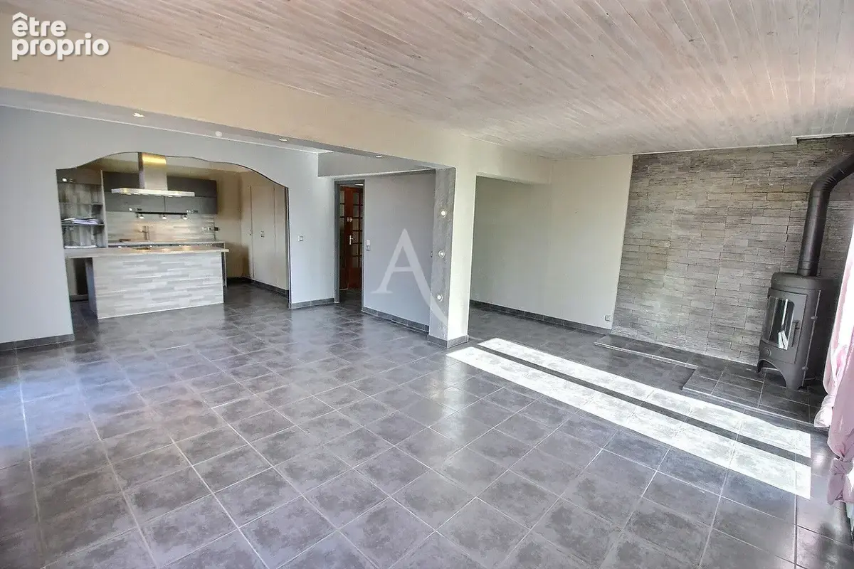 À vendre  ideal investisseur locatif villa 3 faces de 270 m² sur terrain de 390 m² - photo 15