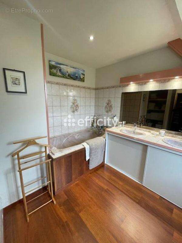 Maison à COLLEVILLE