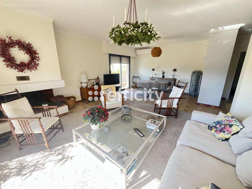 Appartement à VALLAURIS
