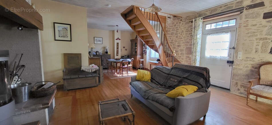 Maison à MONTFAUCON