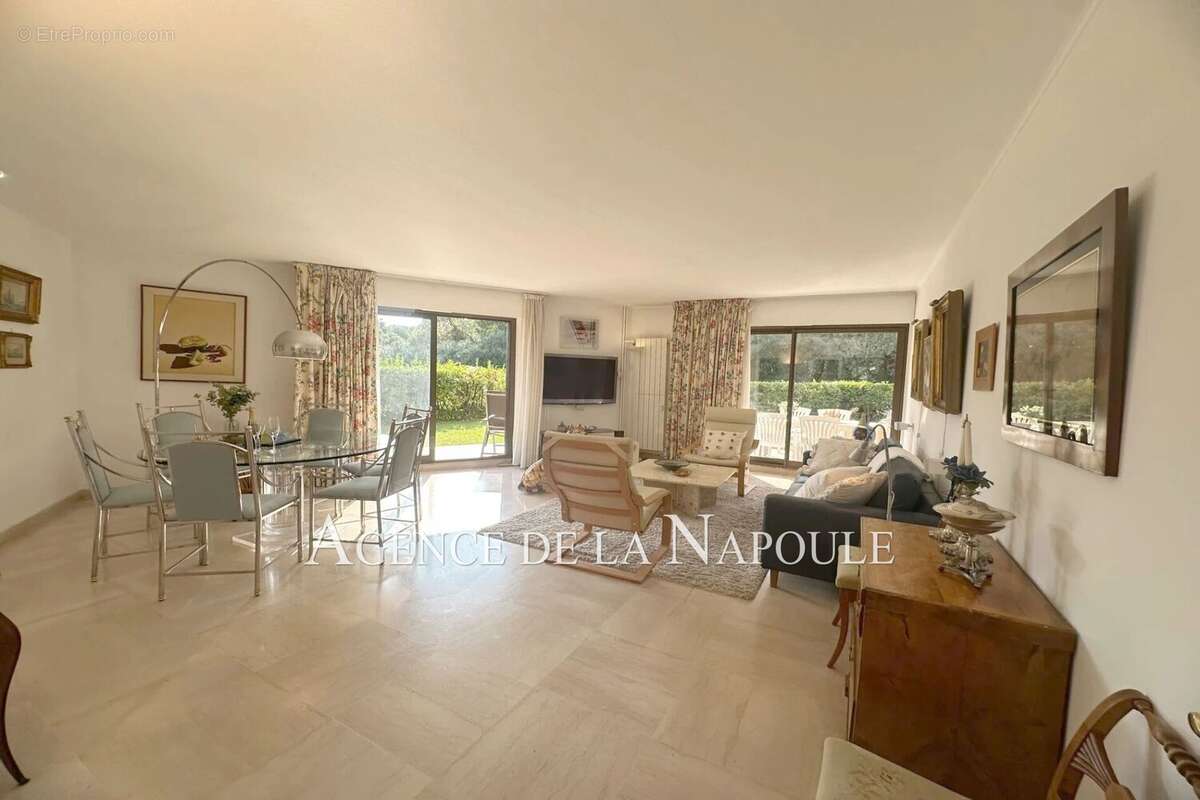 Appartement à MANDELIEU-LA-NAPOULE