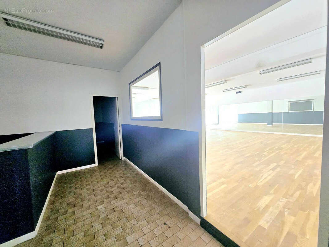 Commerce à SIX-FOURS-LES-PLAGES