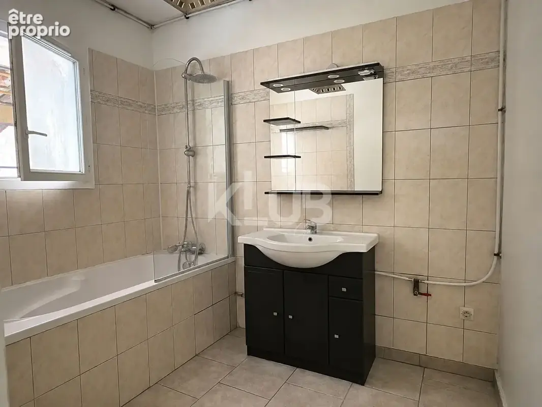 Lambesc - Maison de 120 m², un bien aux multiples possibilités - photo 12