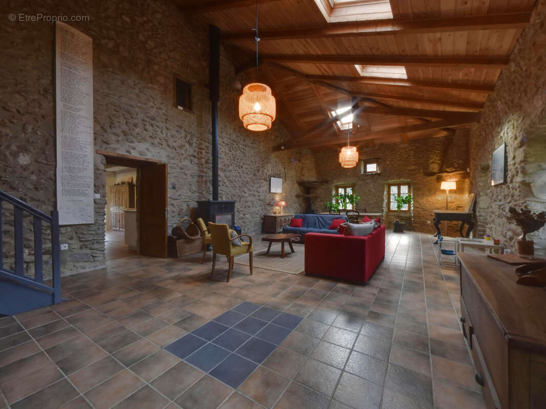 Maison à SAINT-FORTUNAT-SUR-EYRIEUX