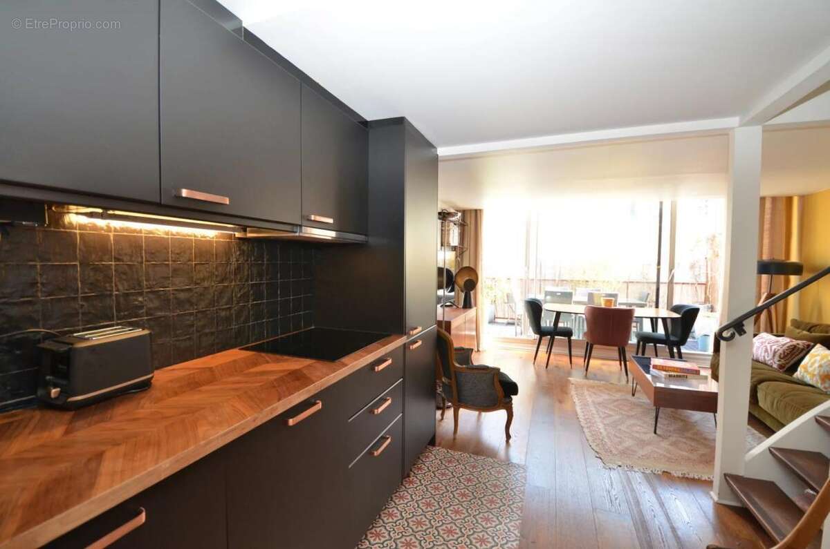 Appartement à PARIS-16E