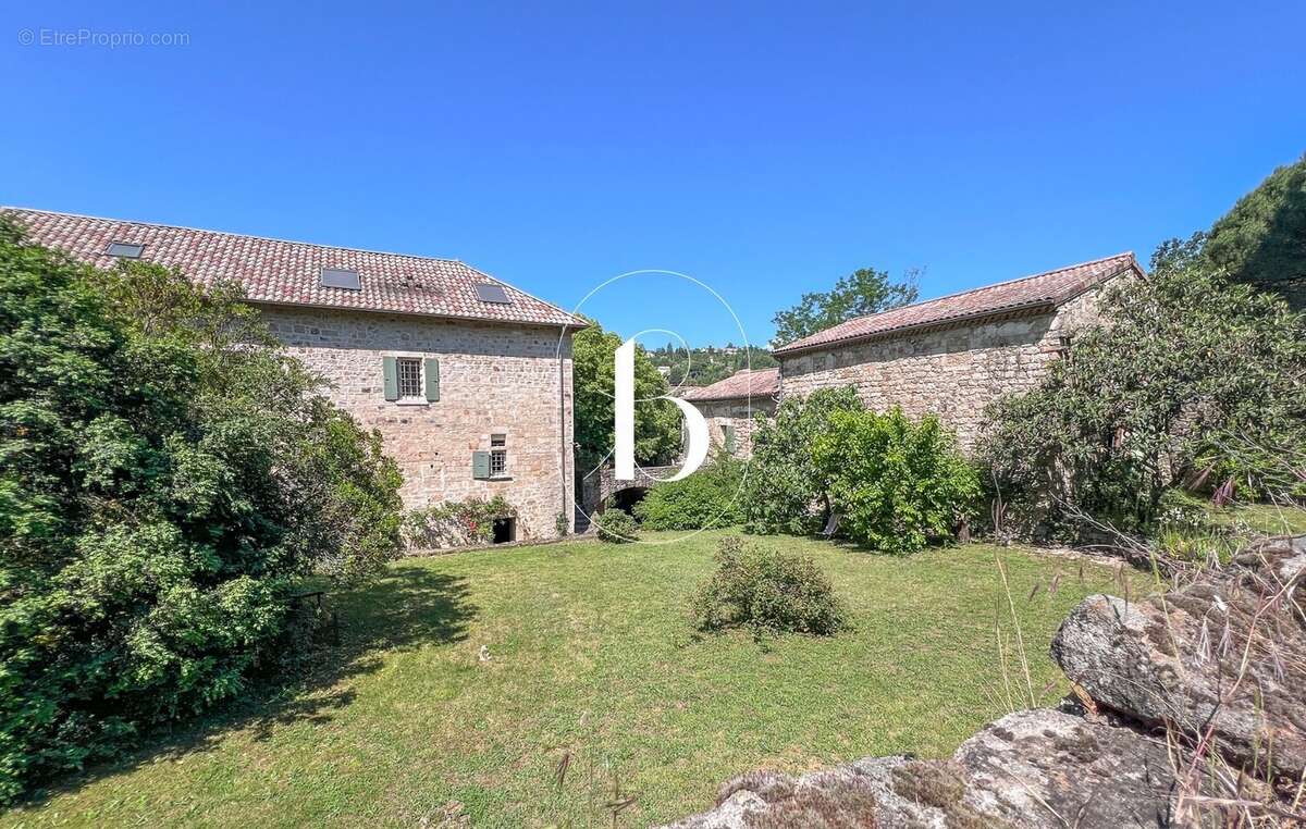 Maison 330 m² à Vinezac  - photo 4