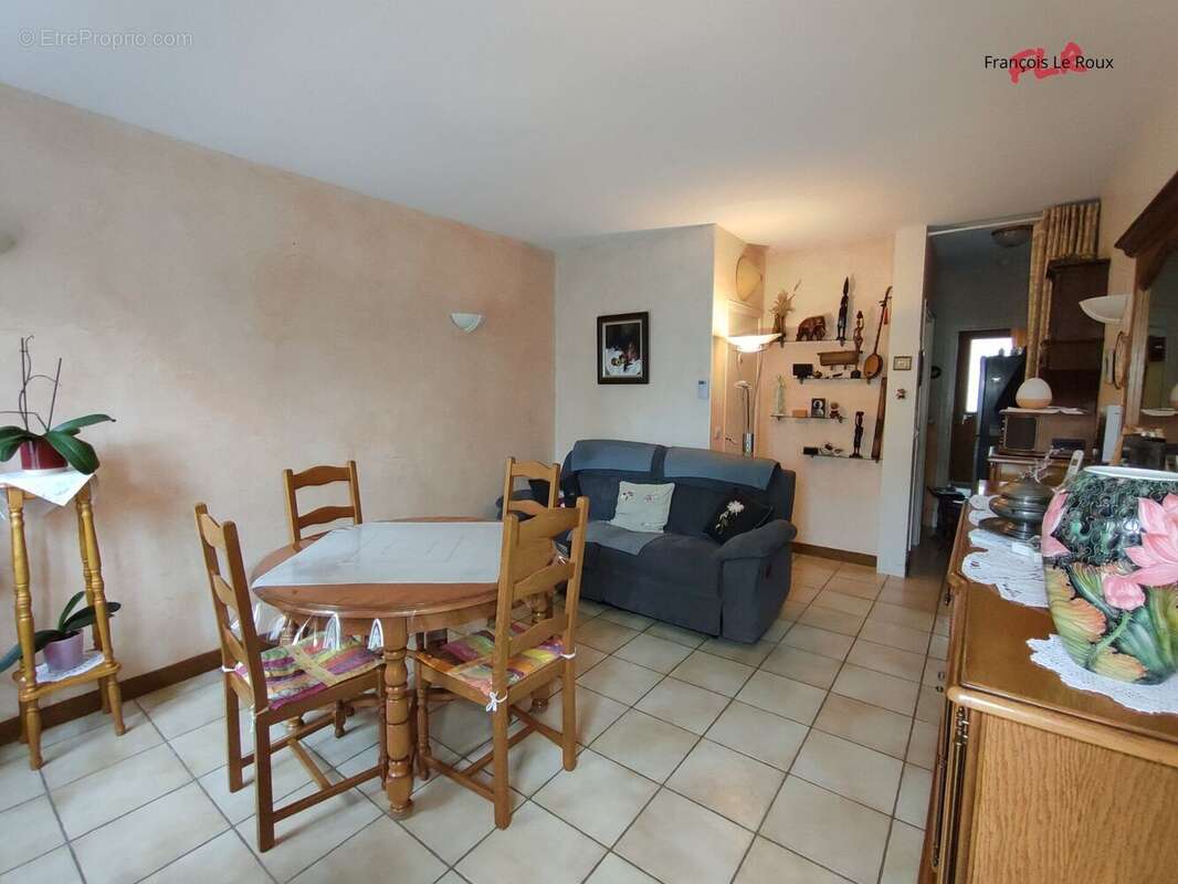 Appartement à FOLLAINVILLE-DENNEMONT