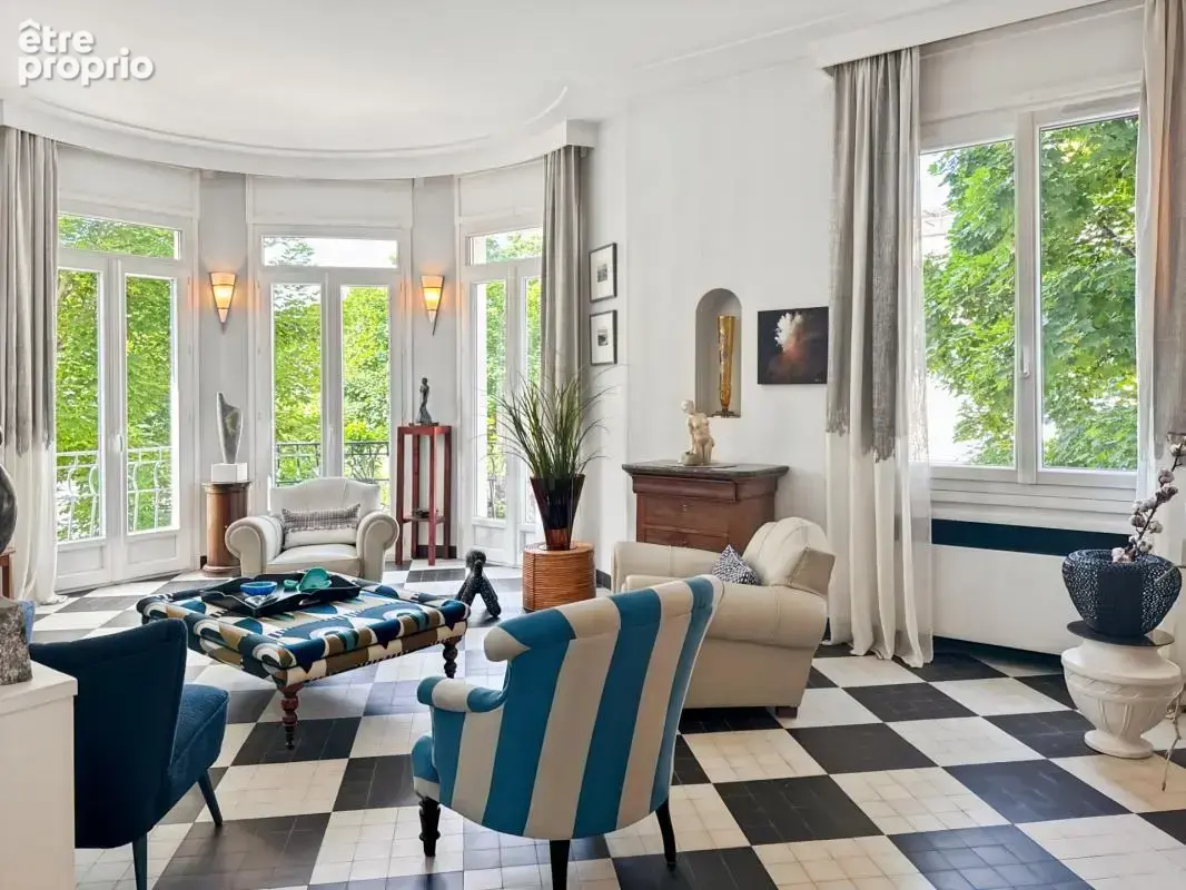 VICHY – Quartier République – Appartement de caractère 80 m² avec garage et caves dans maison Art déco - photo 10