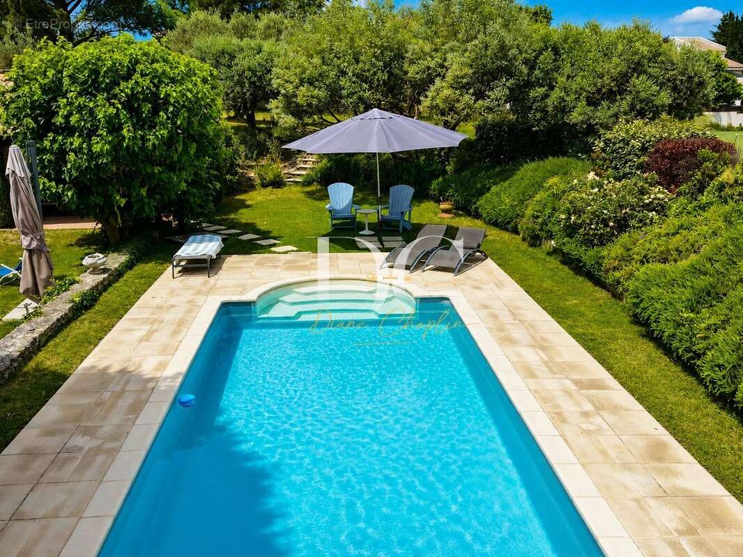 Maison 265 m² à Entraigues-Sur-La-Sorgue  - photo 2