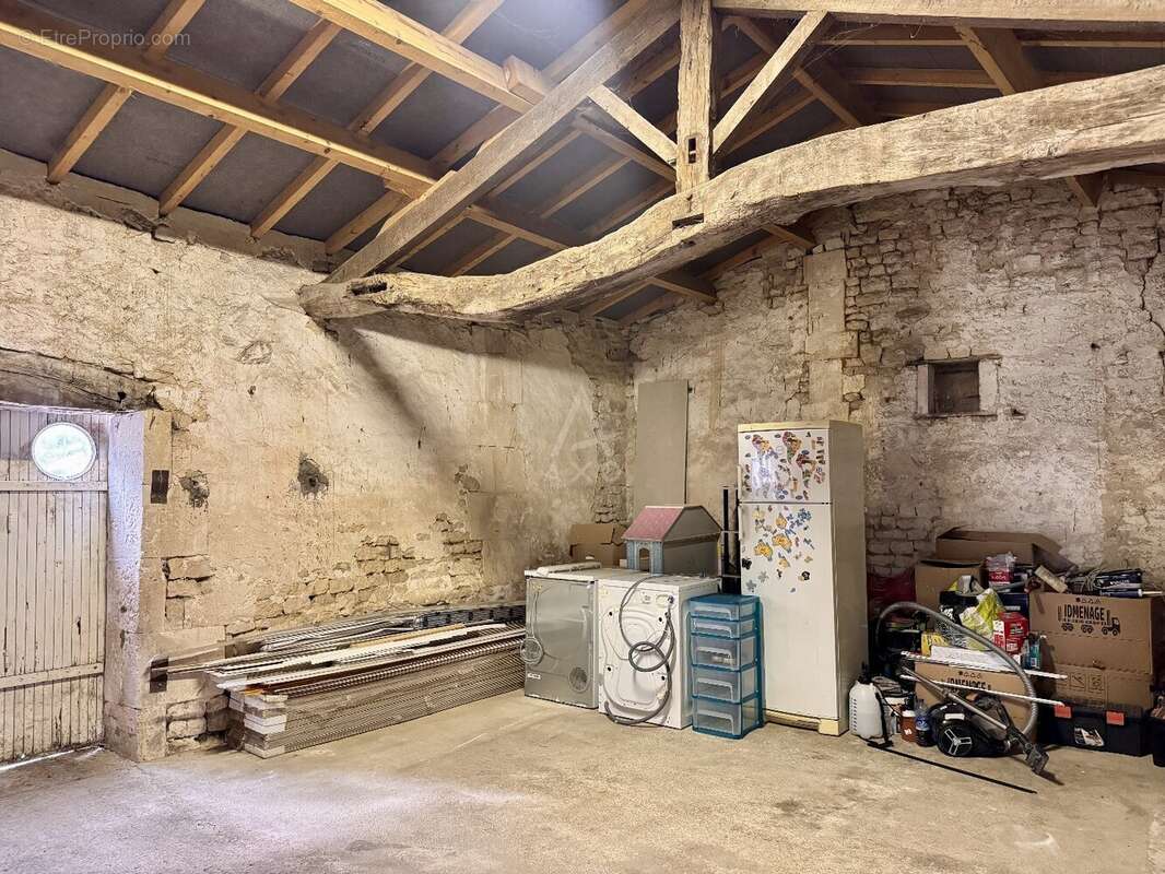Maison de village rénovée de 130M2 environ avec dépendances et jardin clos  À 20 min d'Angoulême Ouest - photo 13