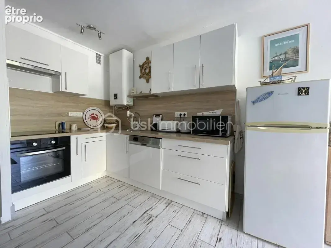 Studio cabine rénové et meublé avec loggia, terrasse et parking – Le Grau-du-Roi, secteur Boucanet - photo 8