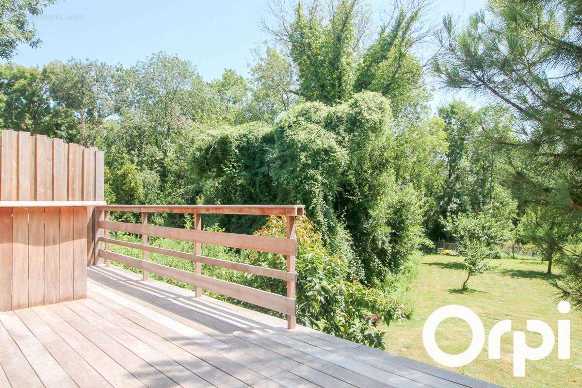 Maison à SAINT-LAURENT-DE-LA-PREE