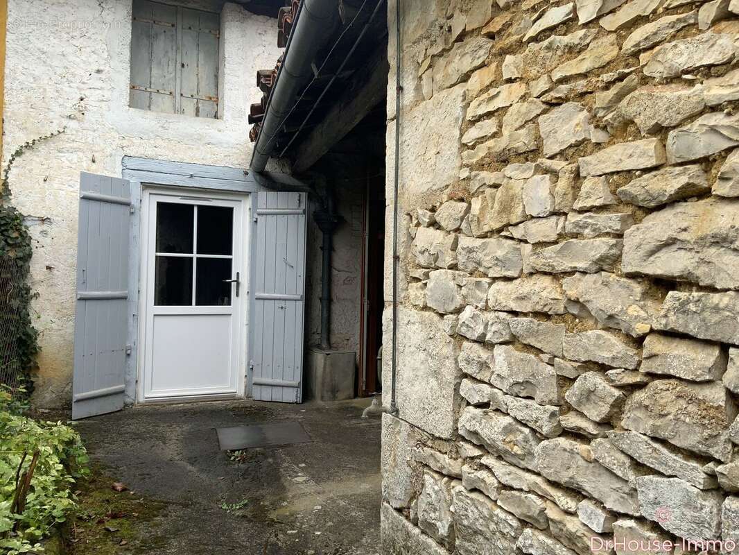 Maison 105 m² à Saint-Claud  - photo 6