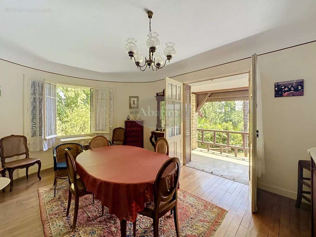 Maison à MOUCHES