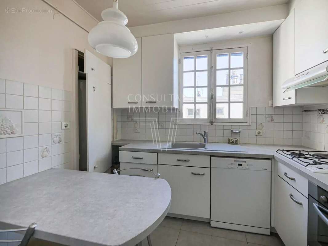 Appartement à NEUILLY-SUR-SEINE