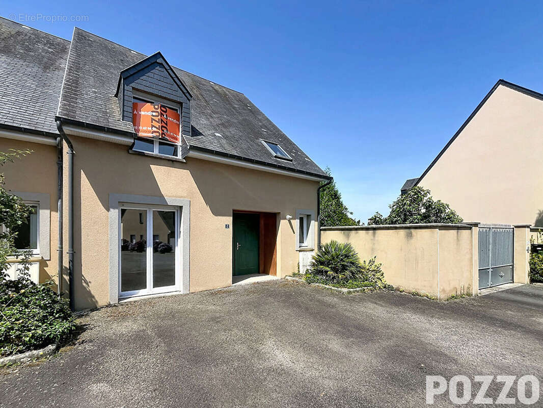 A Vendre - Vire Normandie - Maison 6 pièce(s) 119.5 m² - Vie de plain pied - Centre ville - photo 3