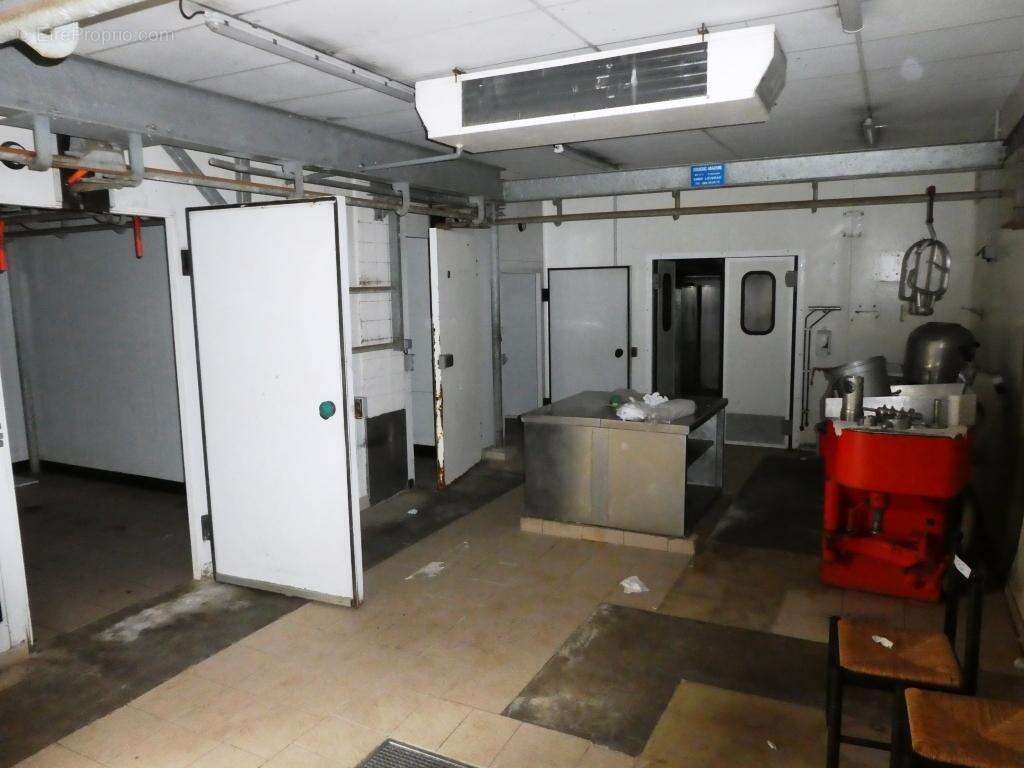 Commerce à SAINT-JEAN-BREVELAY