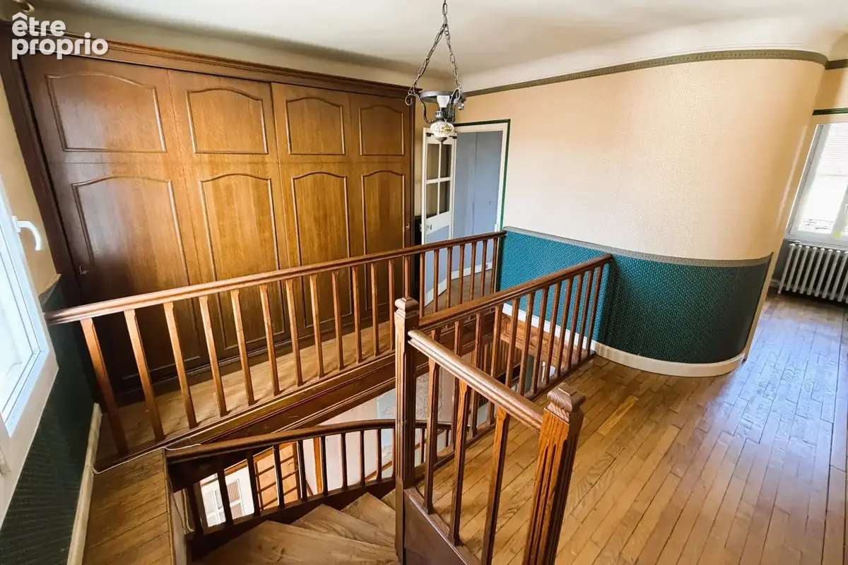 Grande maison de bourg avec nombreuses dépendances   Idéal investisseurs - photo 2