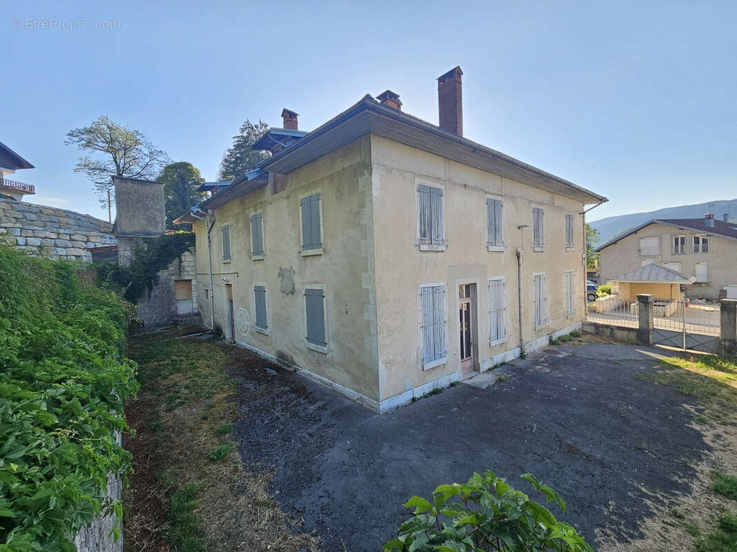 Centre de Lavans-les-Saint-Claude : immeuble à réhabiliter - photo 3