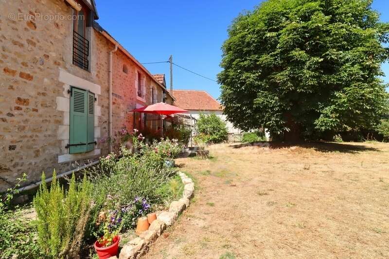 Maison à COULONGES