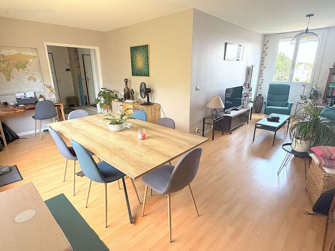 Appartement à MONTIGNY-LE-BRETONNEUX