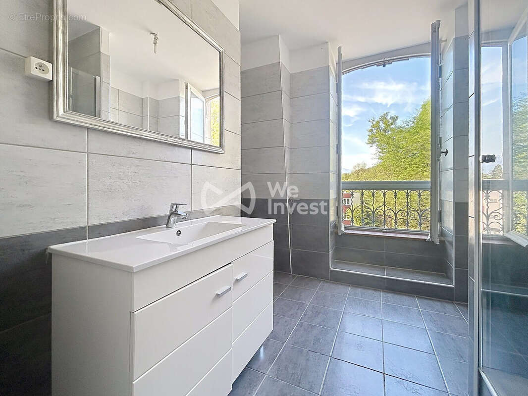 Appartement à NAY
