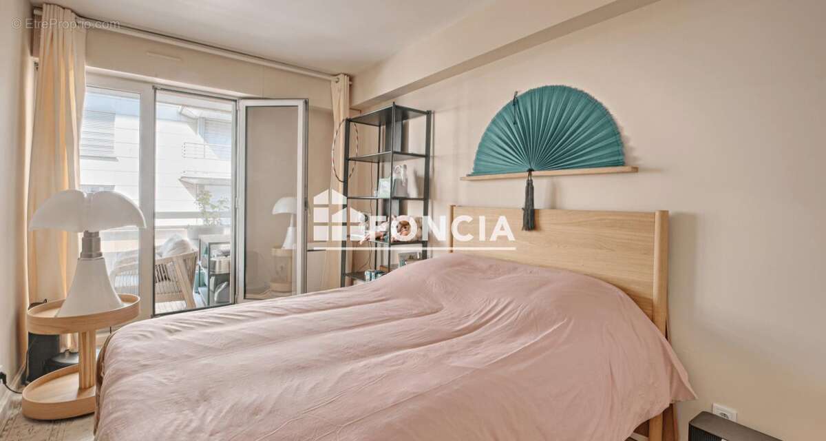 Appartement à PARIS-14E