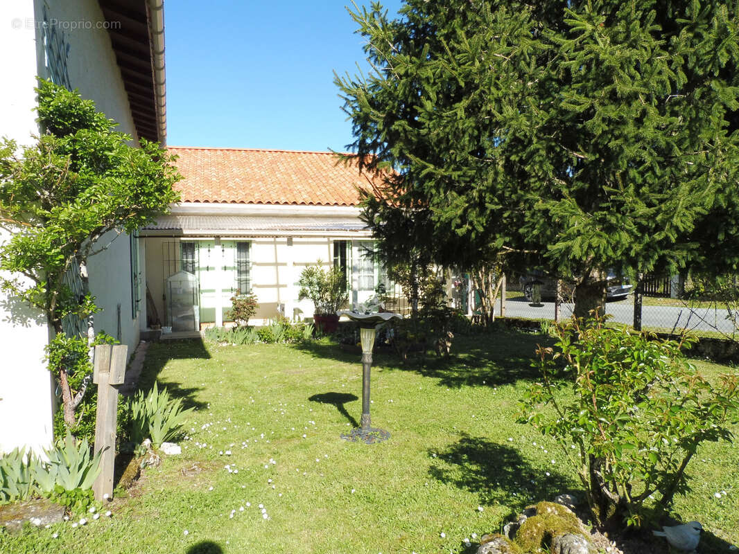 Maison à PONTEYRAUD