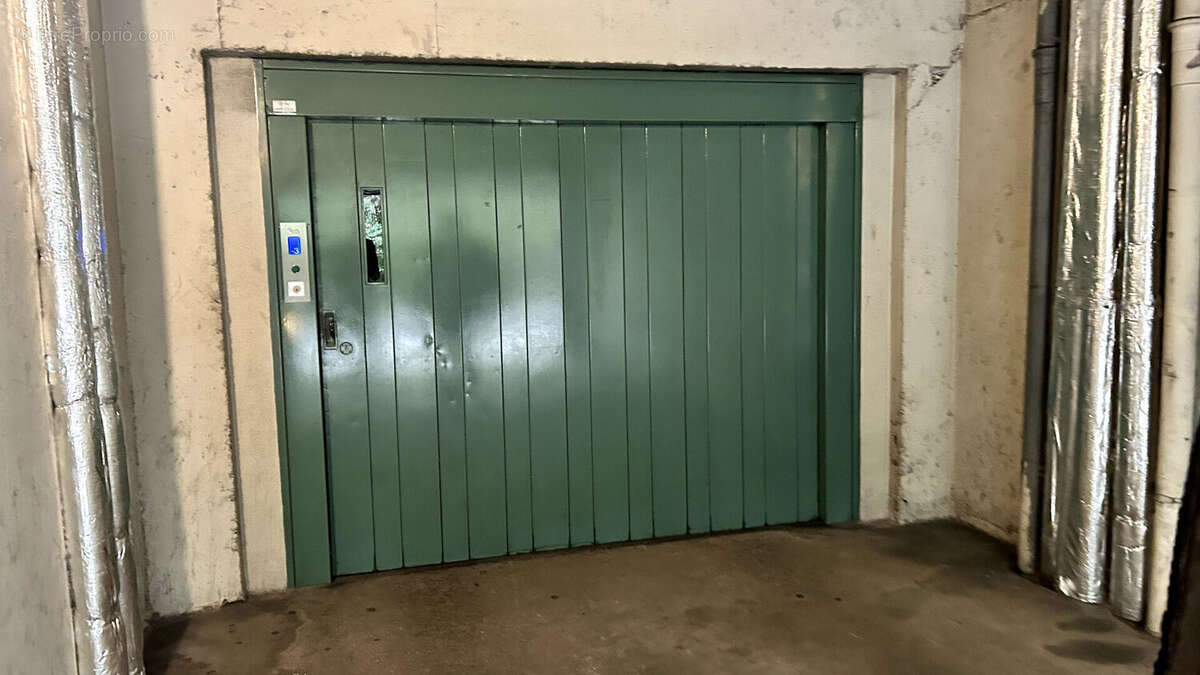 Parking à PARIS-14E