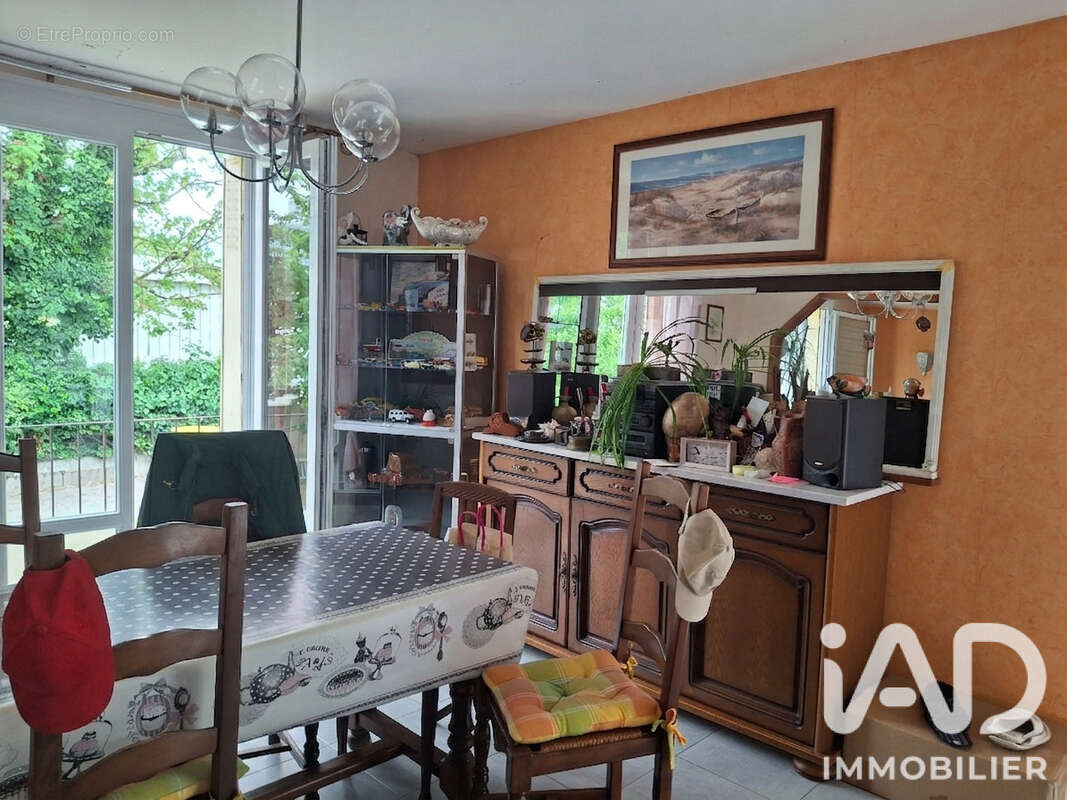 Maison 74 m² à Les Aix-D'angillon  - photo 3