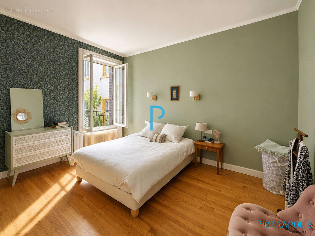 Maison 137 m² à Tarare  - photo 8