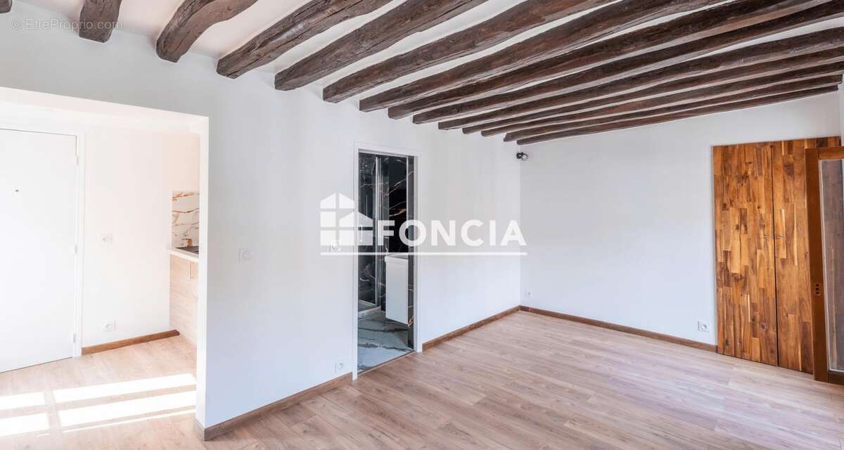 Appartement à LE MESNIL-LE-ROI