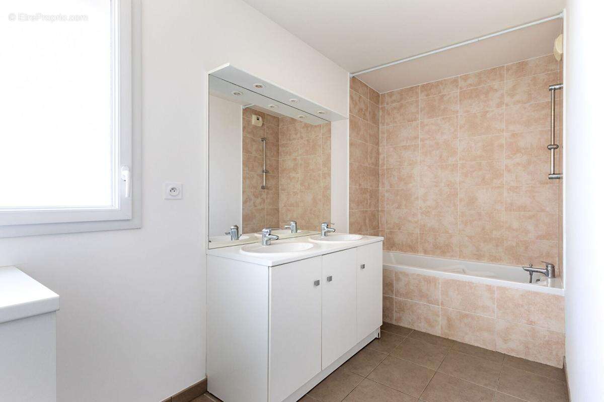Appartement 109 m² à Saint-Nazaire  - photo 11