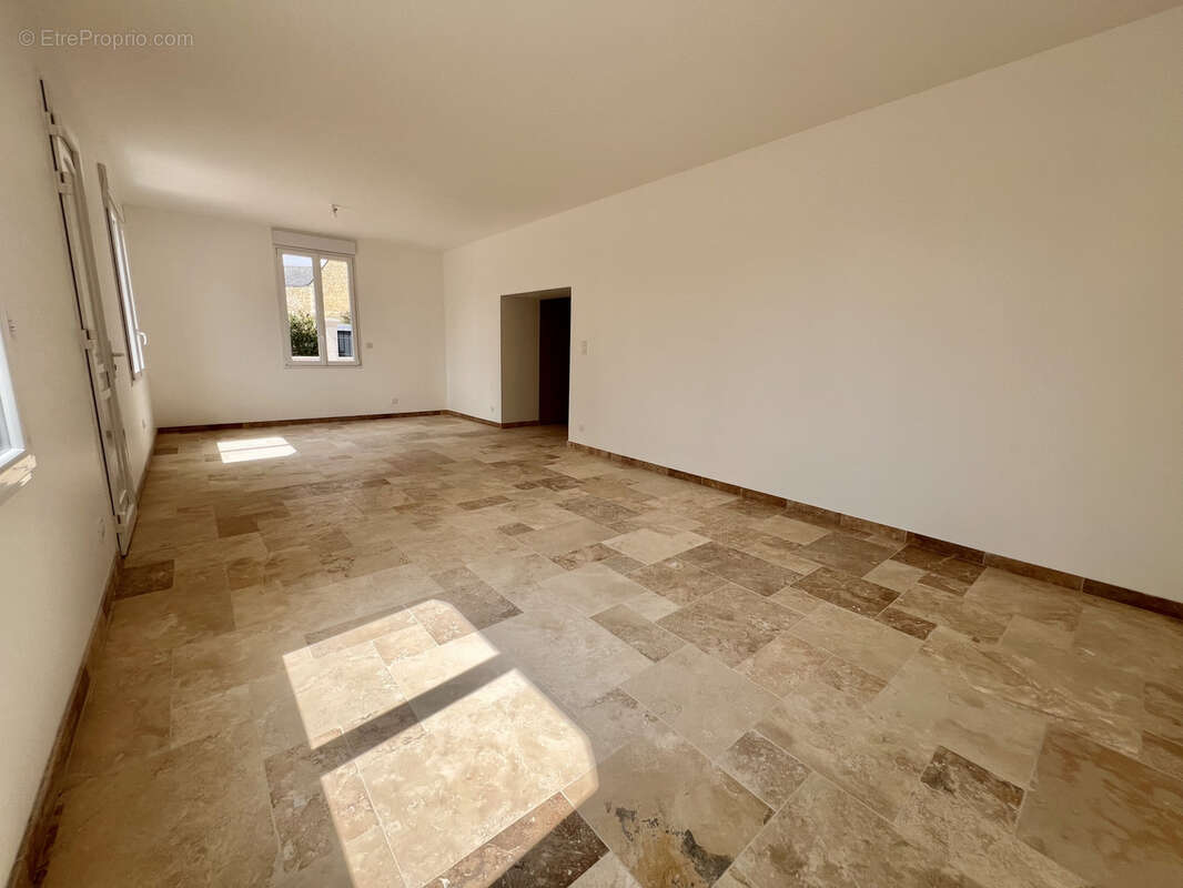 Maison à VILLEBERNIER