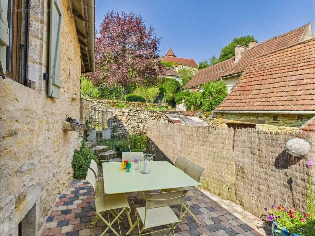 Maison à GOURDON
