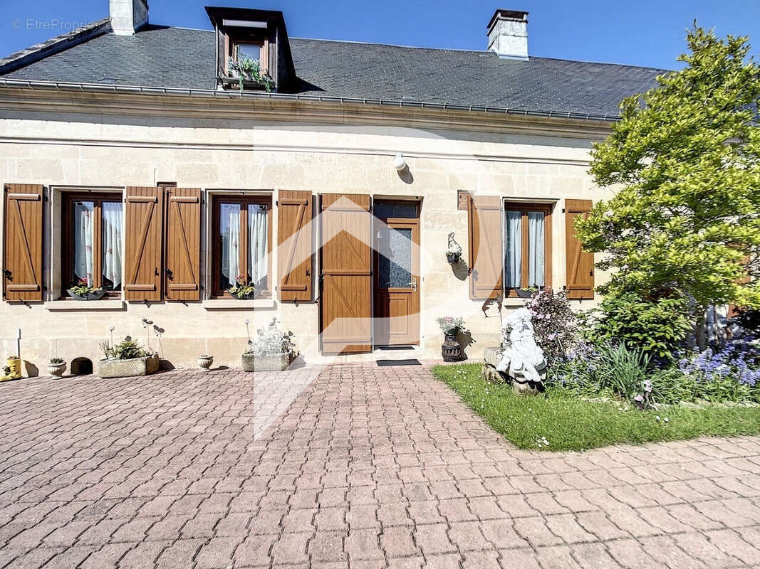 Maison à MONTIGNY-LENGRAIN