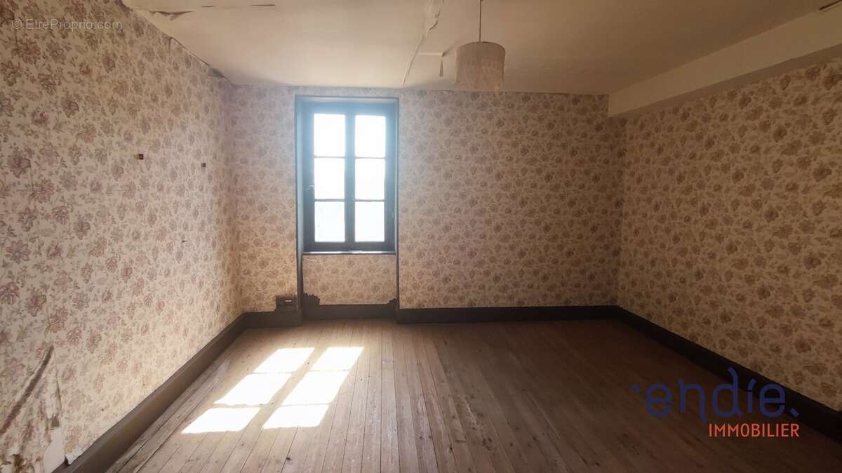 MOLLES Ensemble immobilier de 170m² à rénover - photo 8