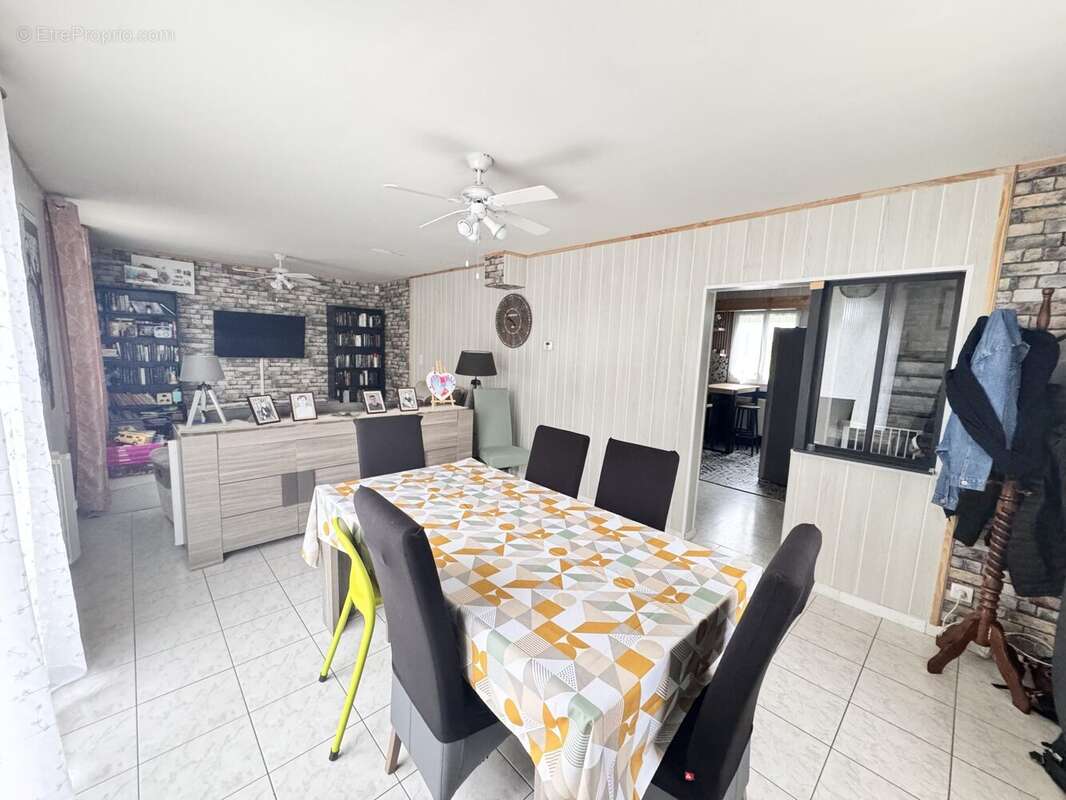 Maison à CRECY-AU-MONT