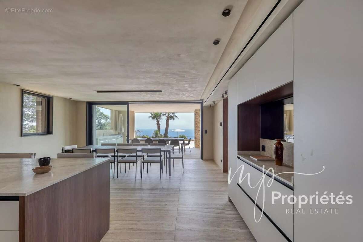 Rayol-Canadel-sur-Mer – Villa contemporaine d’exception vendue entièrement meublée –  six suites raffinées. Vue panoramique sur  - photo 5