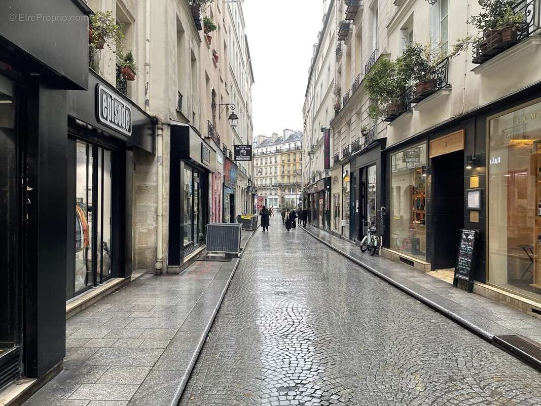 Autre à PARIS-2E