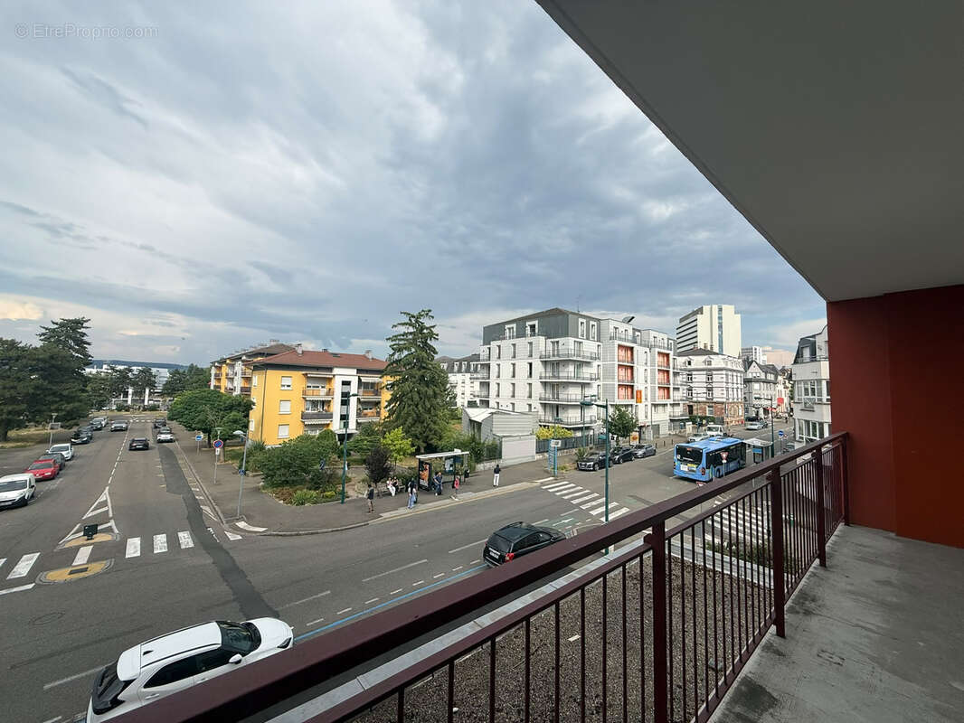 À vendre   Spacieux F4 de 102 m2 avec double salon, balcons, garage et cave   Saint-Louis - photo 6