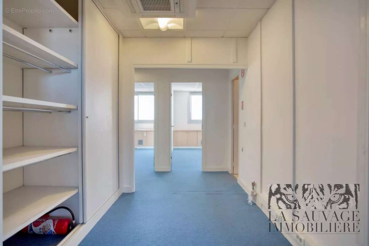 Commerce à NEUILLY-SUR-SEINE