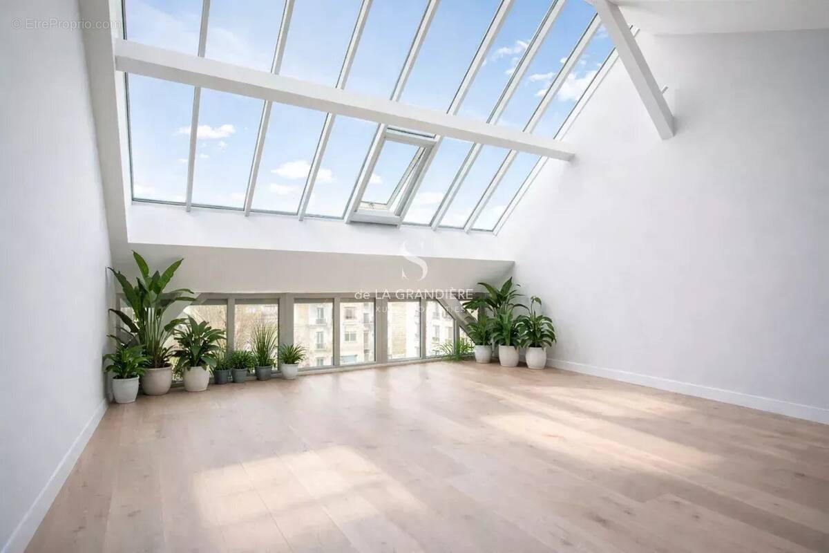 Appartement à PARIS-16E