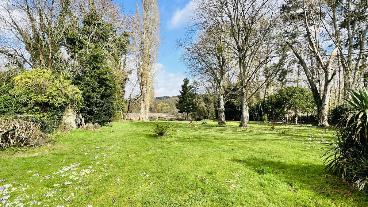Terrain à VAYRES-SUR-ESSONNE