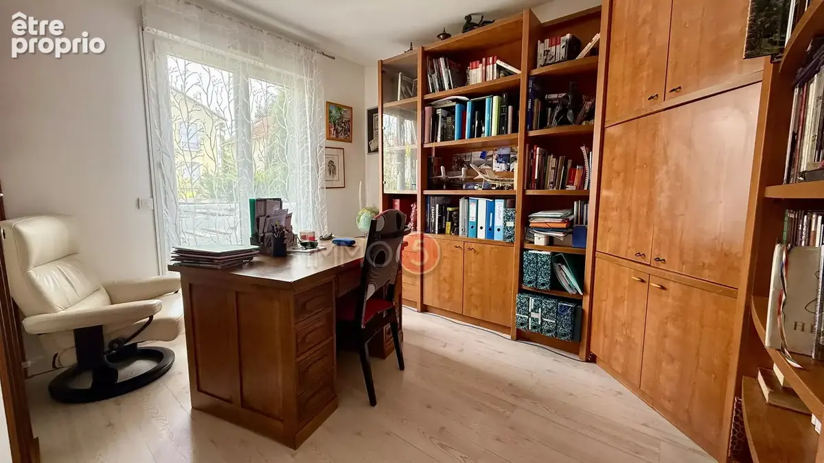 Maison familiale de 162 m² à Gagny – Beaux volumes et grand terrain - photo 11