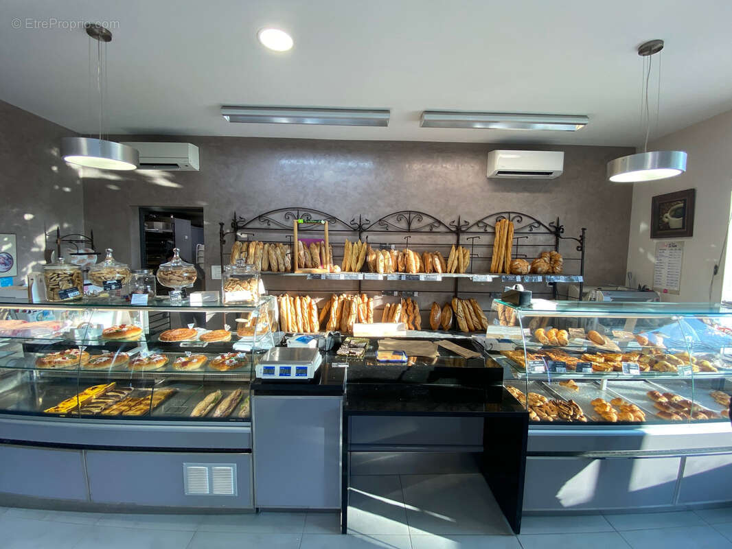 Commerce à CADEROUSSE