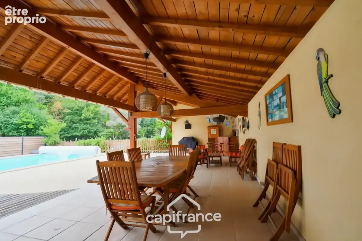Maison en pierre au calme avec piscine, 5 chambres et plus de 1,6 hectare de terrain - Proche Lons-le-Saunier (39000) - photo 2